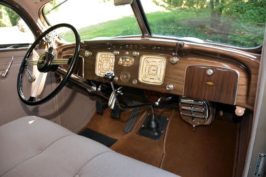 Торпедо Chrysler Imperial Airflow Sedan (C-10) 1936 года  (фото 6 из 38)